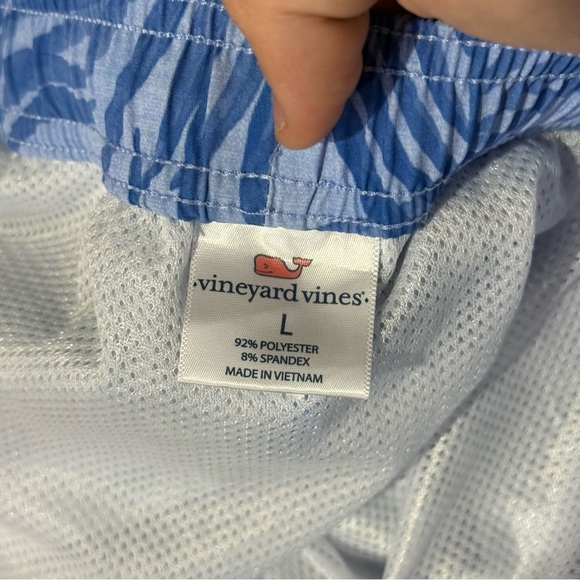 Vineyard Vines Blue Swim Trunks Floral Print Size Large Leaves Tropical - Picture 8 of 8